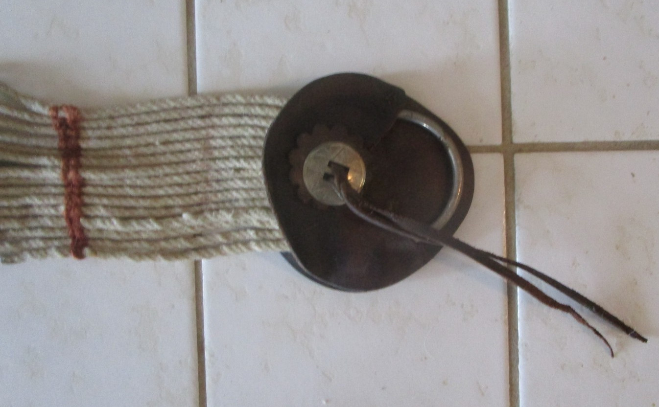 37'' VINTAGE WIDE ROPE WESTERN CINCH, LEATHER BUCKLE COVERING