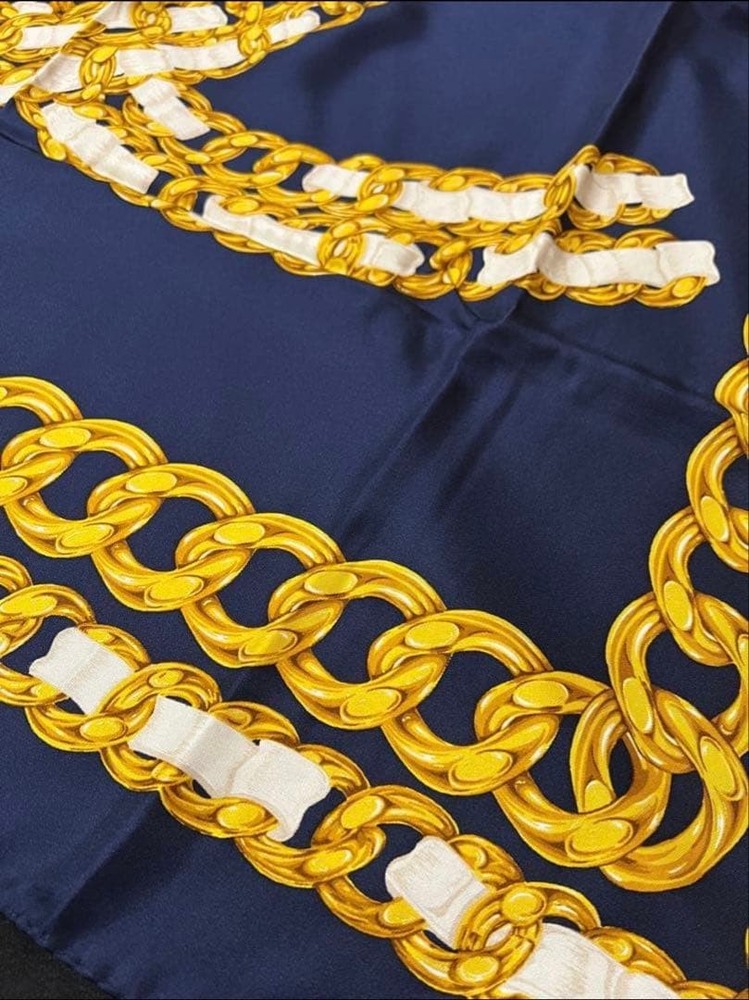 New CHANEL Chain Design Scarf