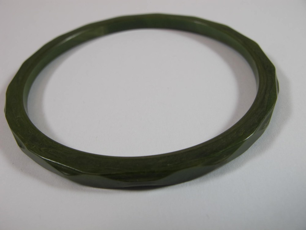 GREEN TESTED BAKELITE BANGLE BRACELET
