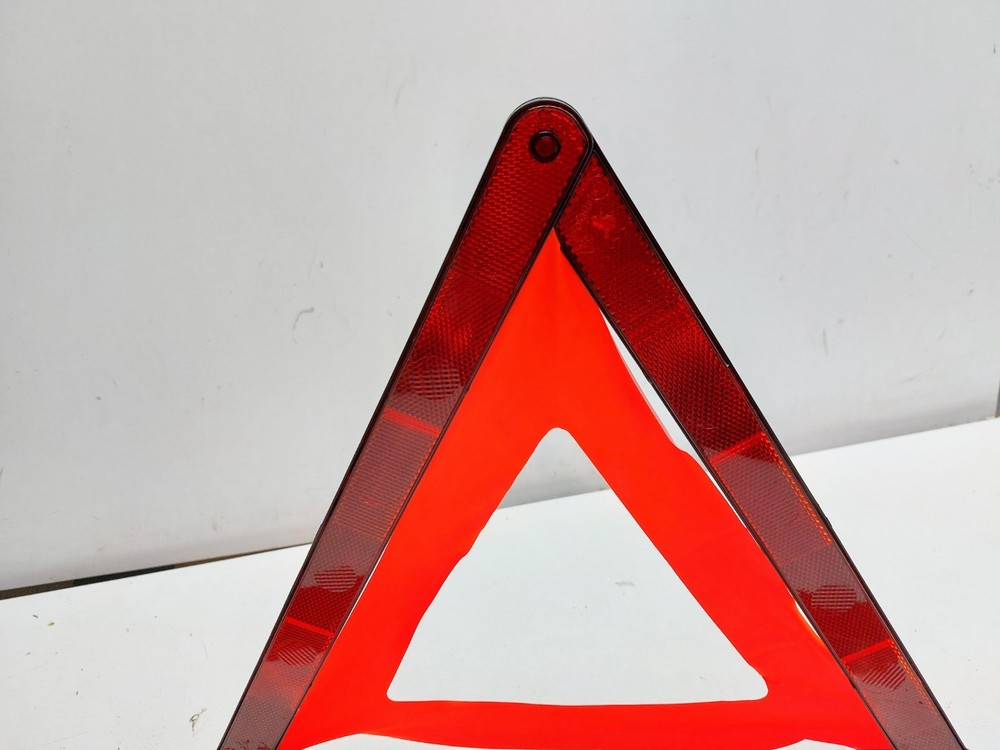 MG HS HIGH VISIBILITY WARNING TRIANGLE 2020 10477670
