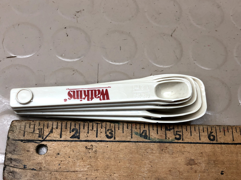 Vintage WHITE Measuring Spoons Ring Set