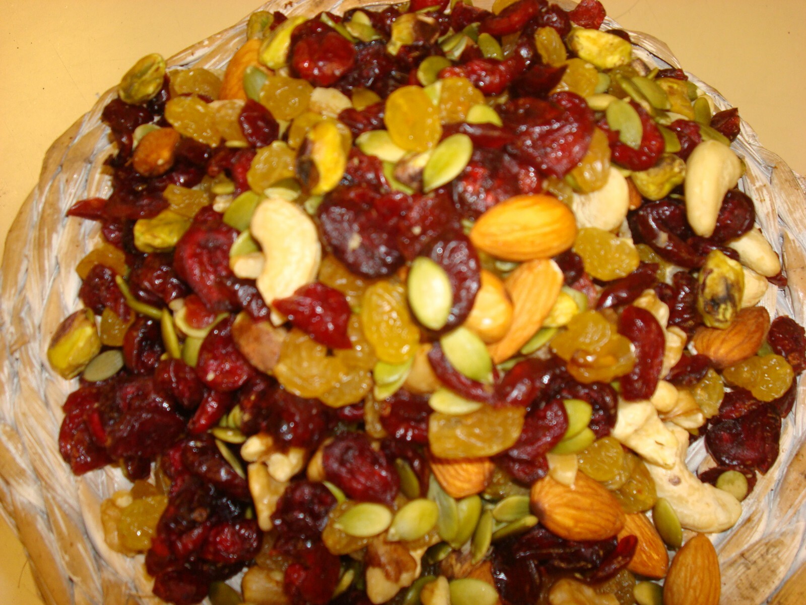 Omega-3 Deluxe Mix Cranberries Raisins Cashews Walnuts Almonds Pistachio Pecan