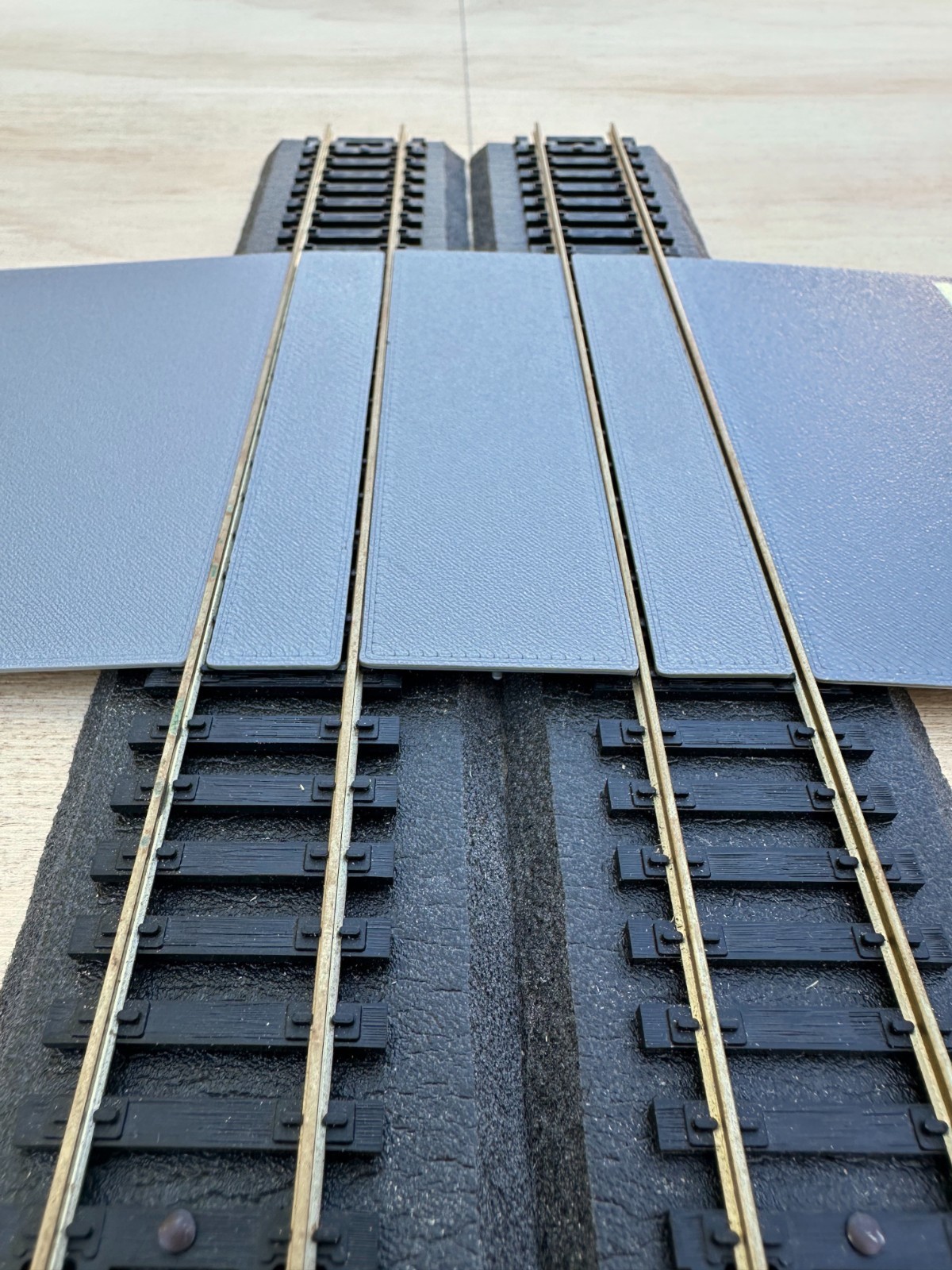 Hot Hobby RoadScapes HO Railroad Crossing RXR Kit – Double Track Crossing