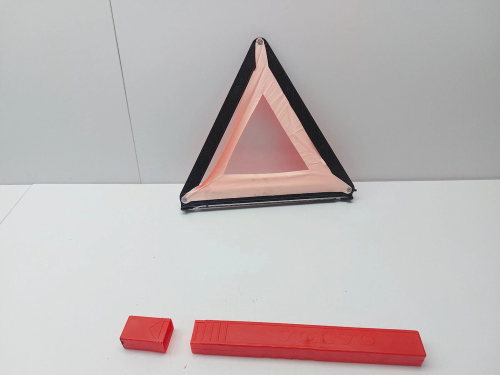 VOLVO V40 EMERGENCY HAZARD WARNING TRIANGLE 2013