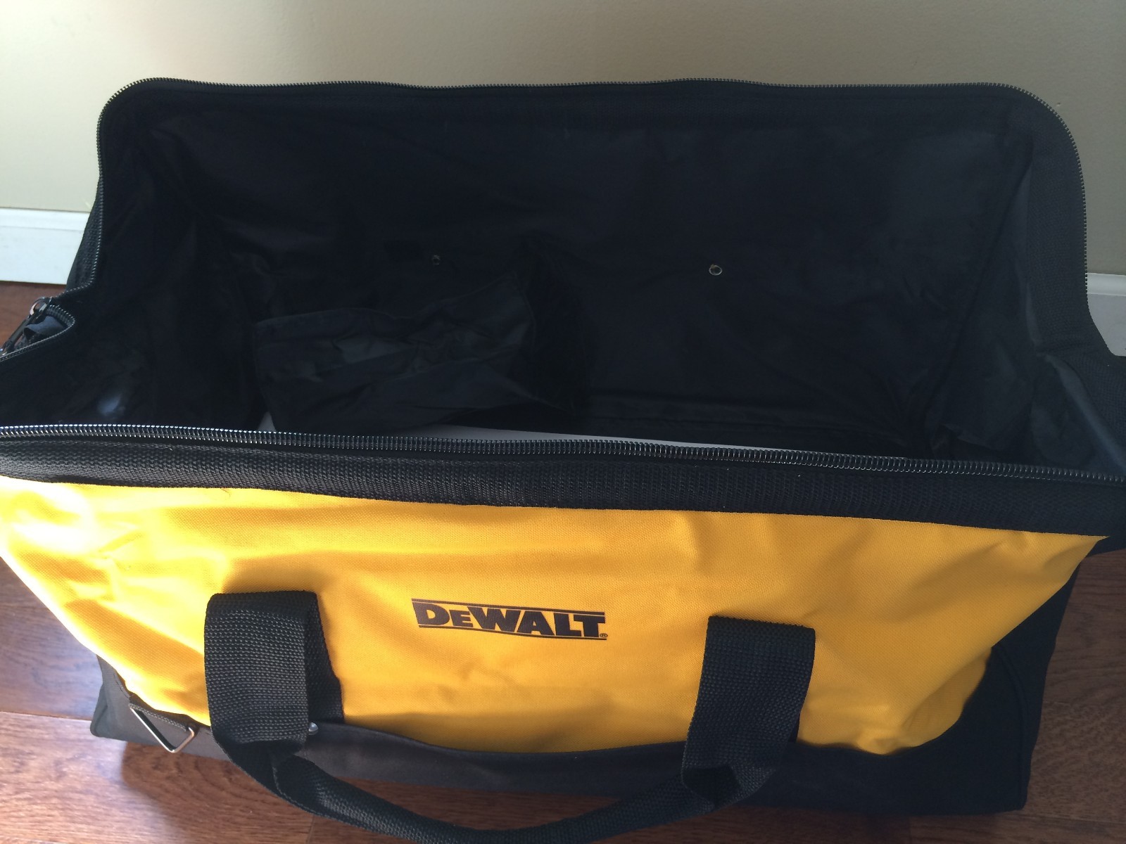 Brand New DeWALT Large Tool Bag Contractor Bag 24"x 12"x 12" Made For 6 Tool Kit