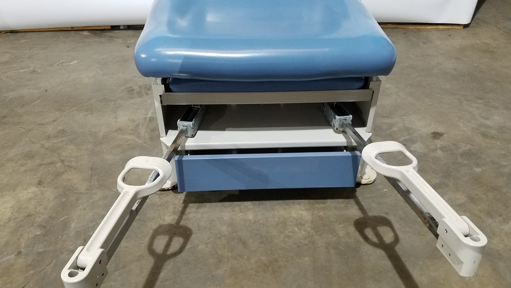 UMF 4070 Power Table With Hand Control