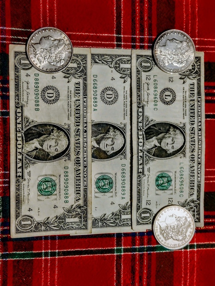 (3) FLIPPER FANCY SERIAL NUMBER $1 NOTES!!! 2 BOOKEND AND REPEATING!!! Error!