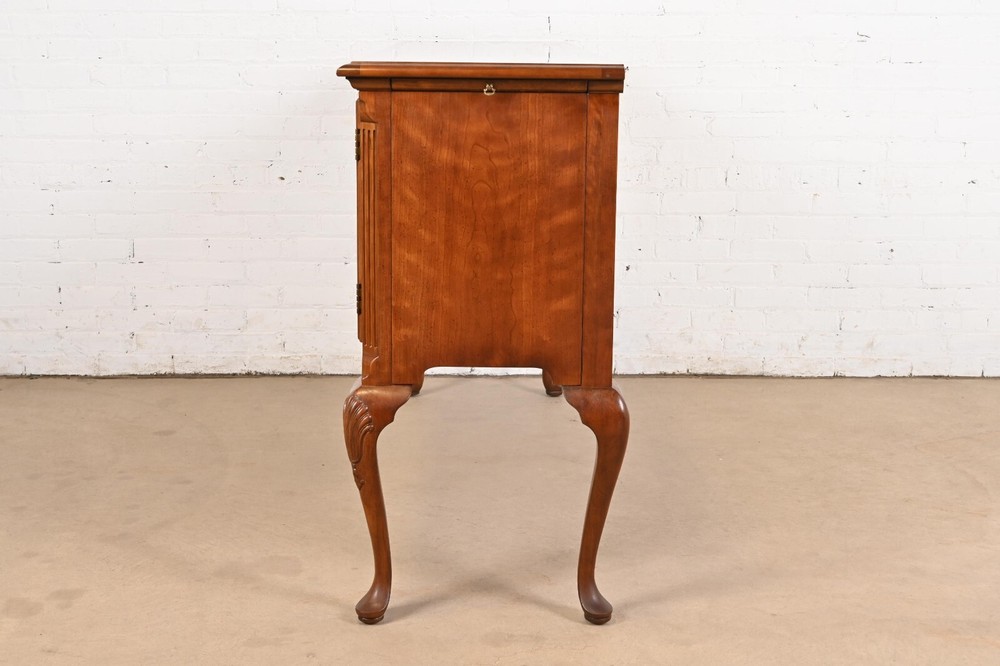 Henredon Queen Anne Solid Cherry Wood Sideboard Credenza