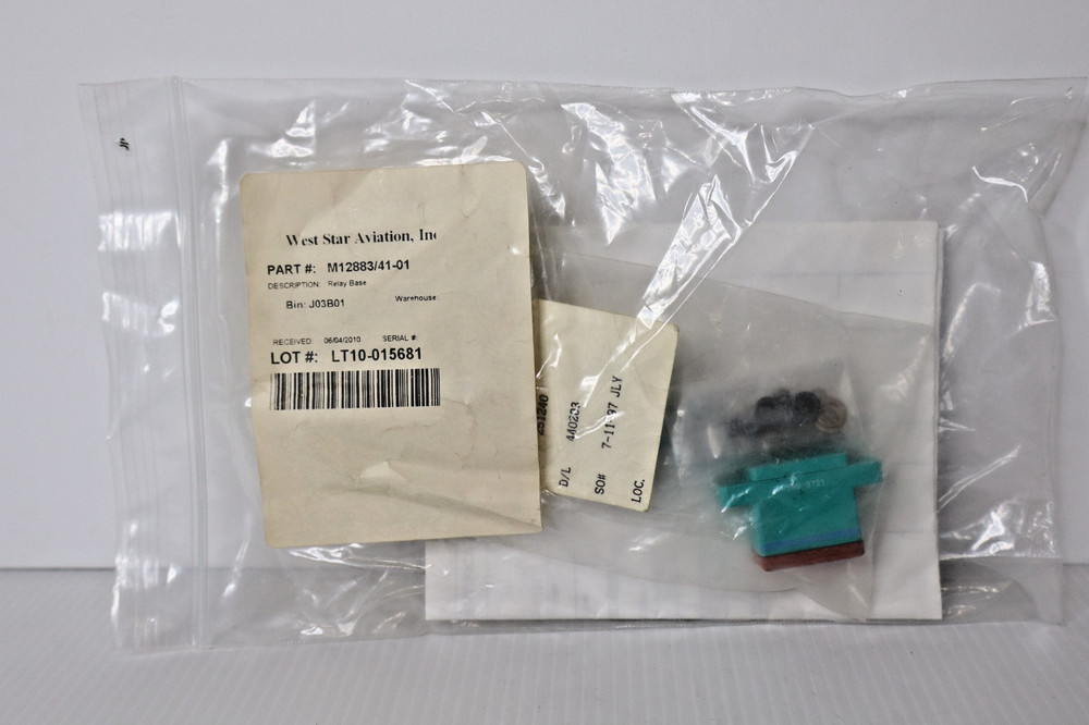 Deutsch M12883/41-01 Relay Base