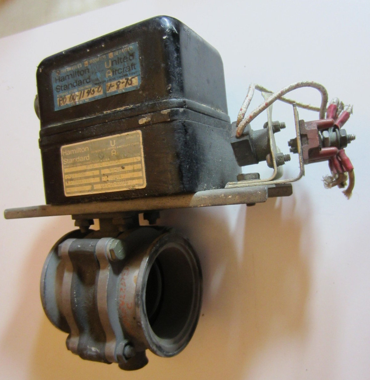 AIRCRAFT VALVE AND ACTUATOR HAMILTON STANDARD P/N 550664 P15