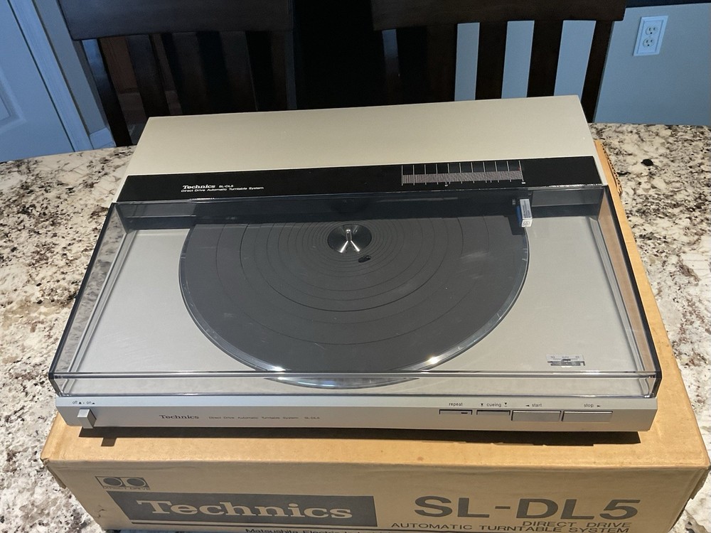 Technics Direct Drive Automatic Linear Tracking Turntable System SL-DL5