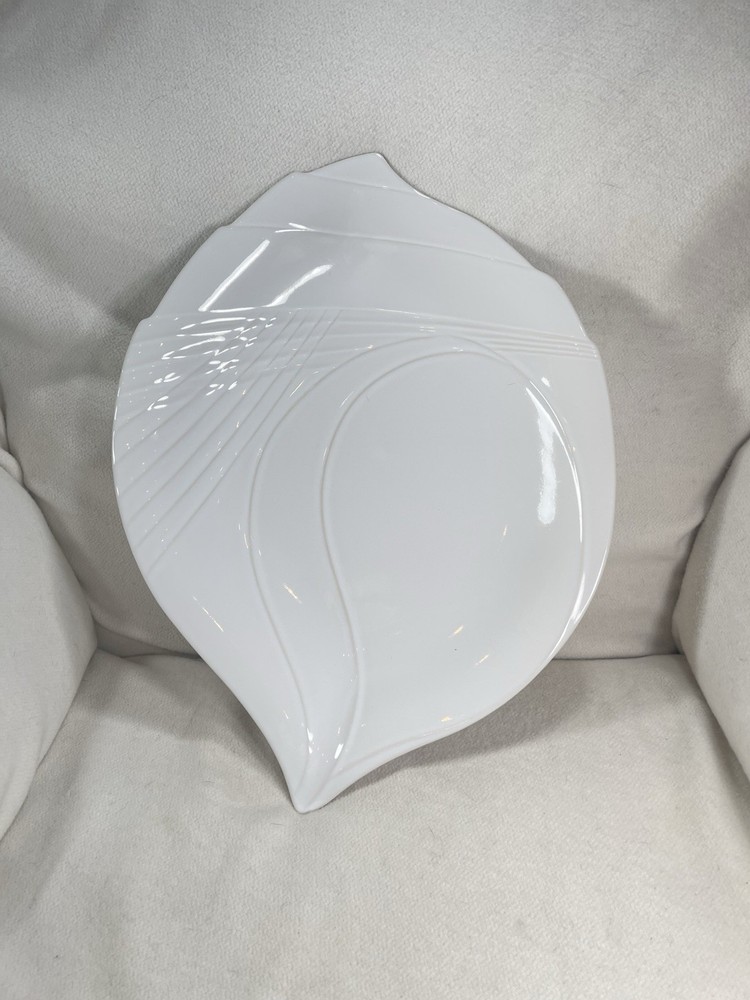 Large White Ceramic Seashell Shaped Serving Platter W/ Embossed Ridges 17.5”