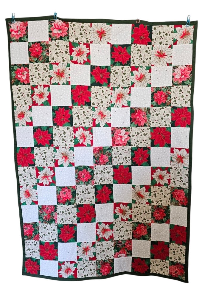 Handmade Christmas Pointsettia Patchwork Quilt Grannycore 57" x 39"