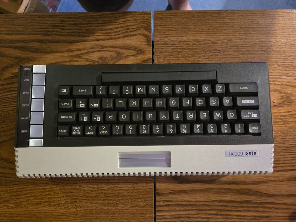 Atari 600XL Computer Tested & Working