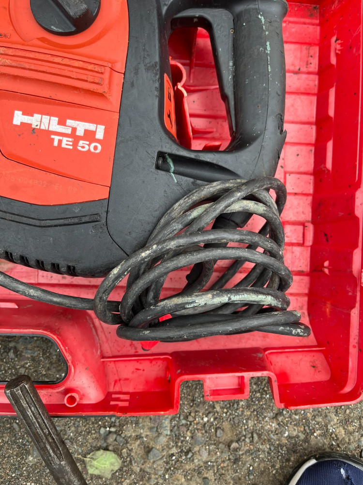 Hilti Hammer Drill TE 50 with 4 bits
