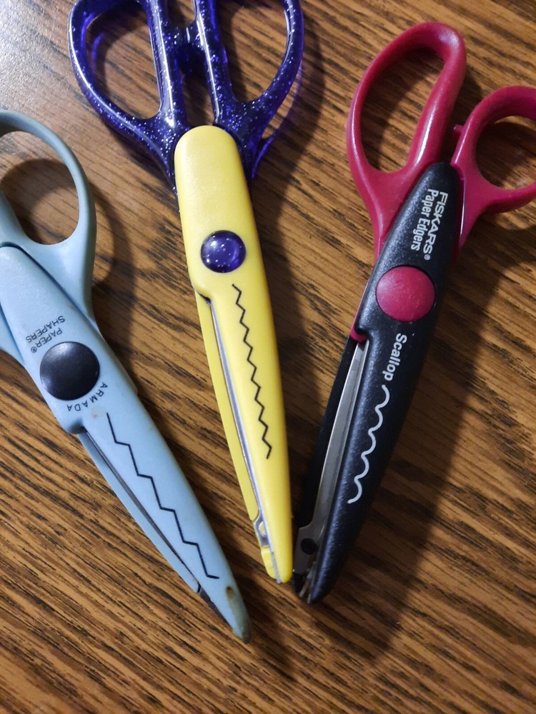Scrapbooking Decorative Edge Scissors 9 Pr. Various Makes And Sizes