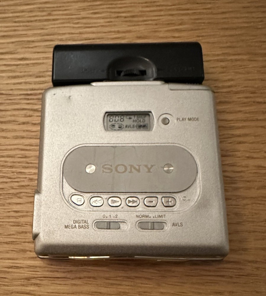 Sony MZ-E35 Walkman Portable MiniDisc MD Player - Please Read