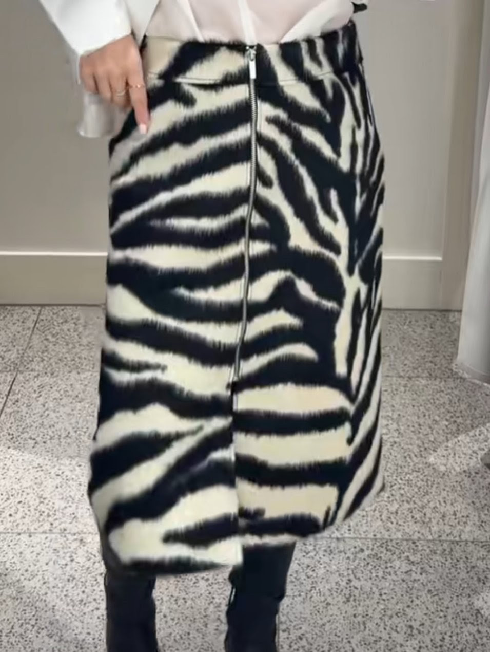 BNWT H&M Zip-Front Napped Finish Skirt Black / Zebra Print 1322799004 Sizes M,L