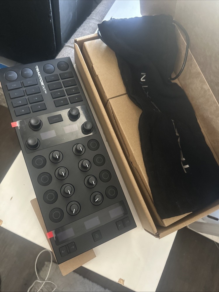 Native Instruments Traktor X1 Portable USB DJ Controller for Effects, Loops a...