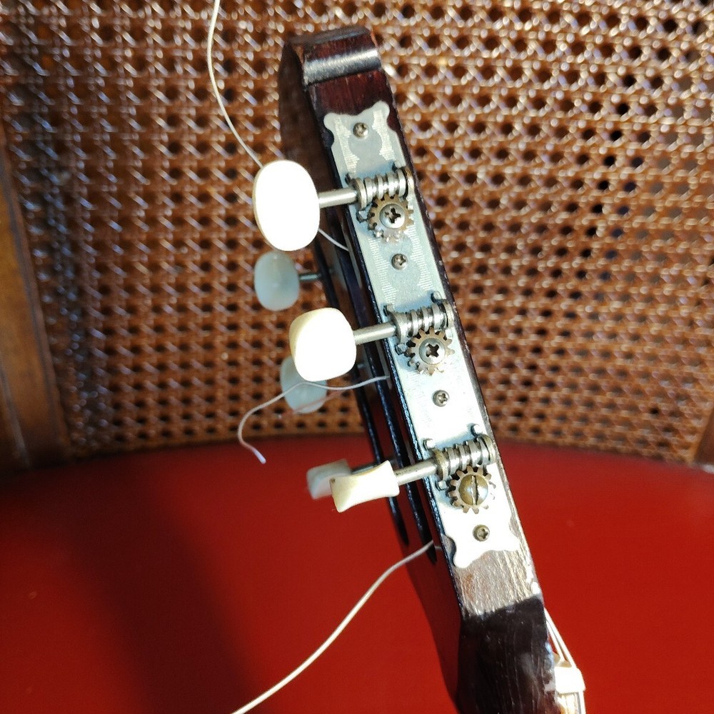 Hashimoto Kazuo All Solid Maple Guitar with Unique Tone and Charm
