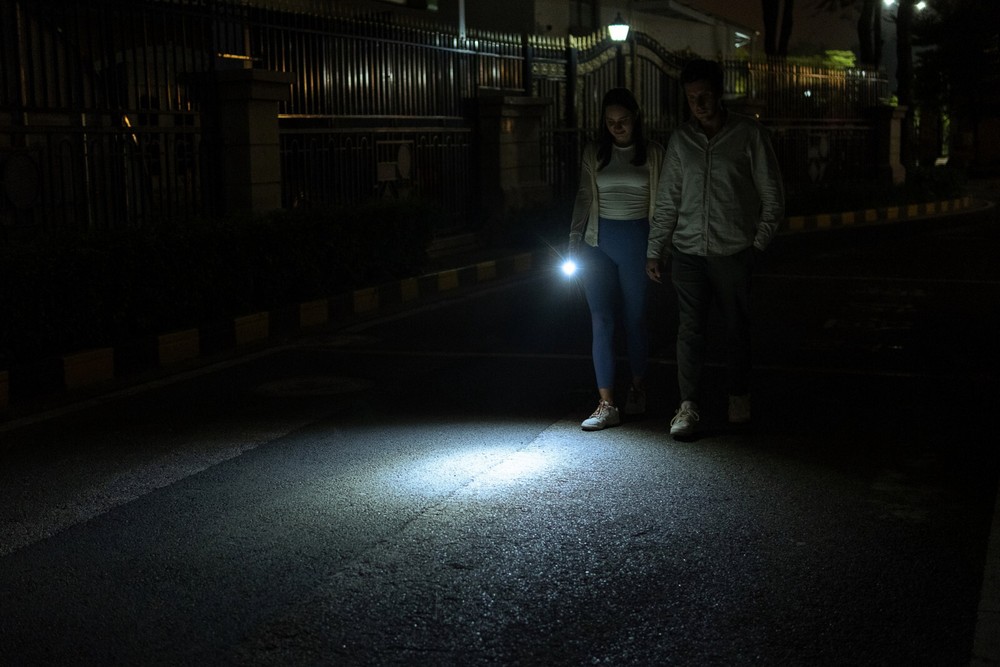 Olight Diffuse Red 700 Lumens EDC Pocket Flashlight, 6 Lighting Modes