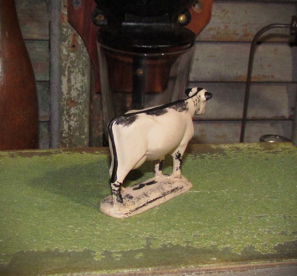 Primitive 3.5" Antique White Resin Holstein Country Farm Dairy Vtg Style Toy Cow