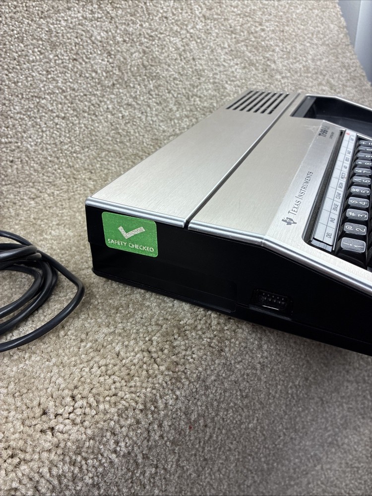 Texas Instruments TI-99/4A Home Computer POWERS UP,RED LIGHT ON!
