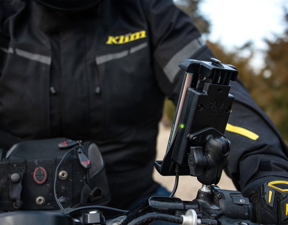 Wireless Charging Phone Mount with CANsmart� Connection