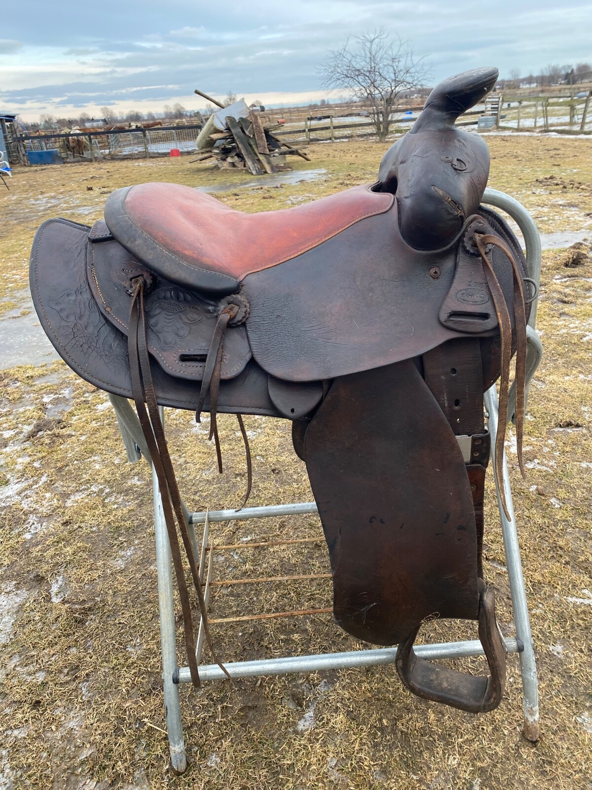 Used/Vintage 15" Simco Balanced Ride Western saddle