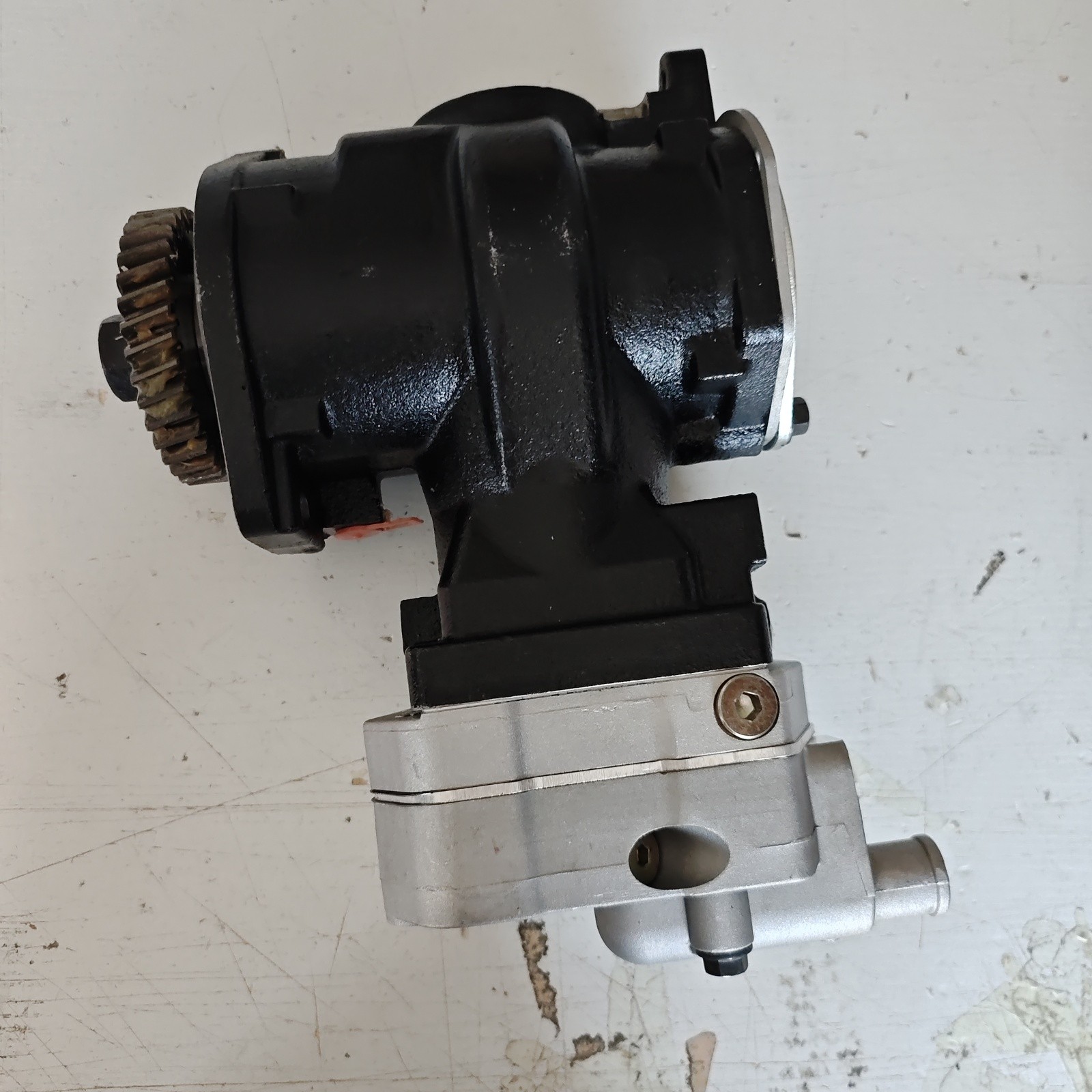 Cummins 5286966RX Air Brake Compressor for 6BT 6BT5.9 Engine 4946293