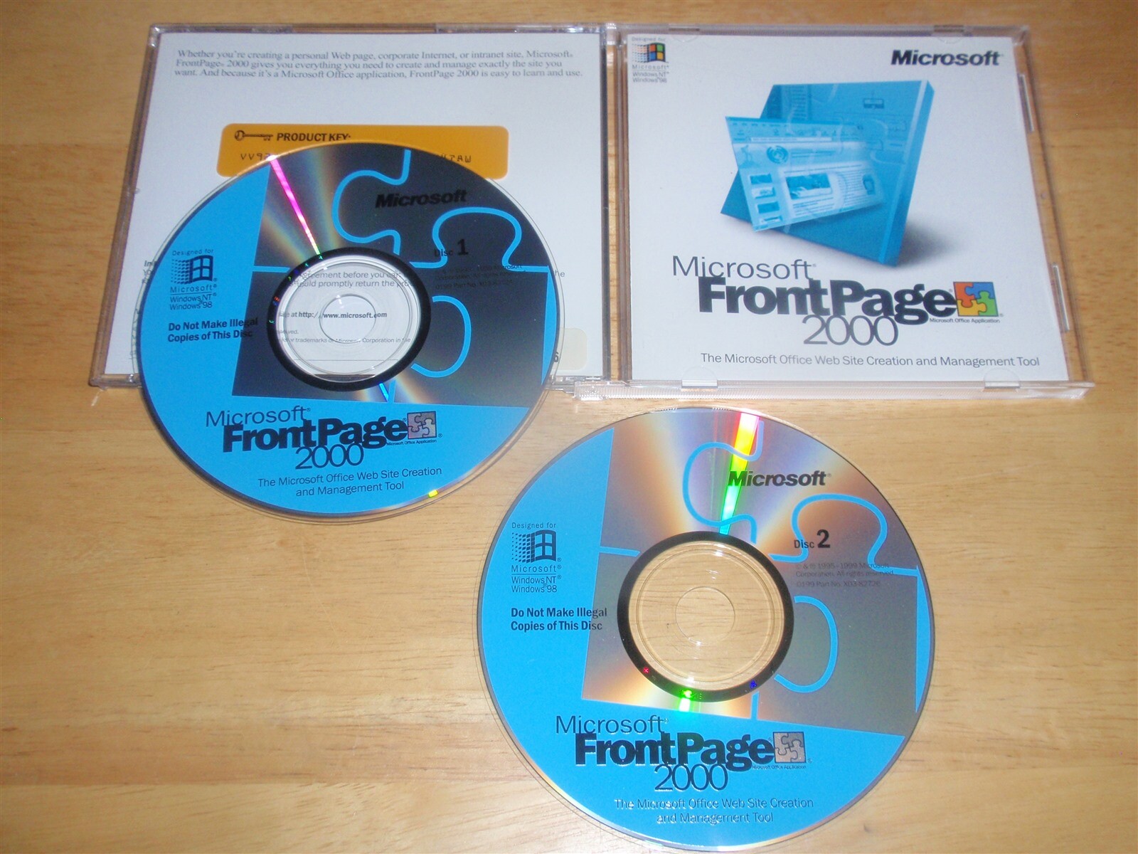Microsoft FrontPage 2000 PC 2 CD-ROM Full Retail Version Windows 95/98/NT/2000