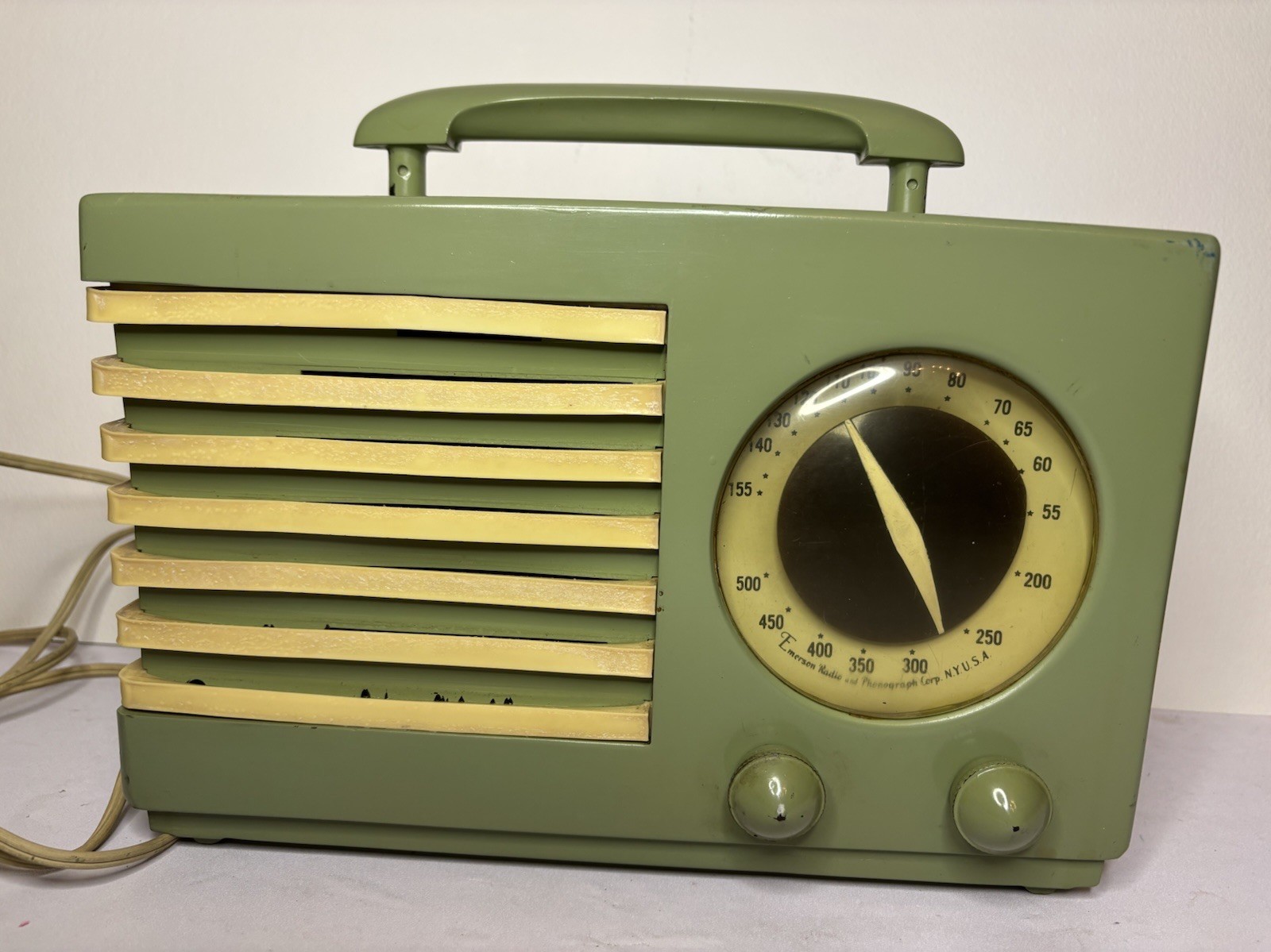 Vtg 1930s Emerson "Bullseye" Tube Radio - Green - Works! Art Deco MCM 8CW-334-2