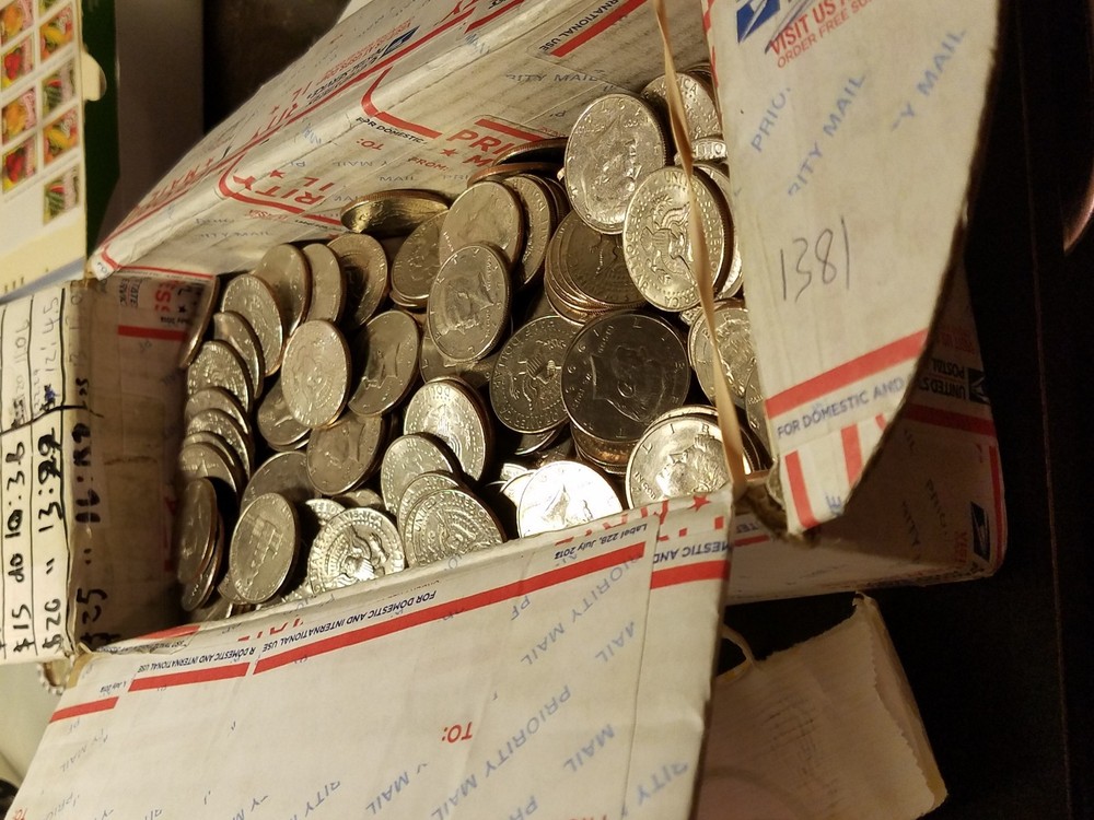 400 Circulated Kennedy Half Dollars ($200 Face Value) Random Dates & Mint Marks!