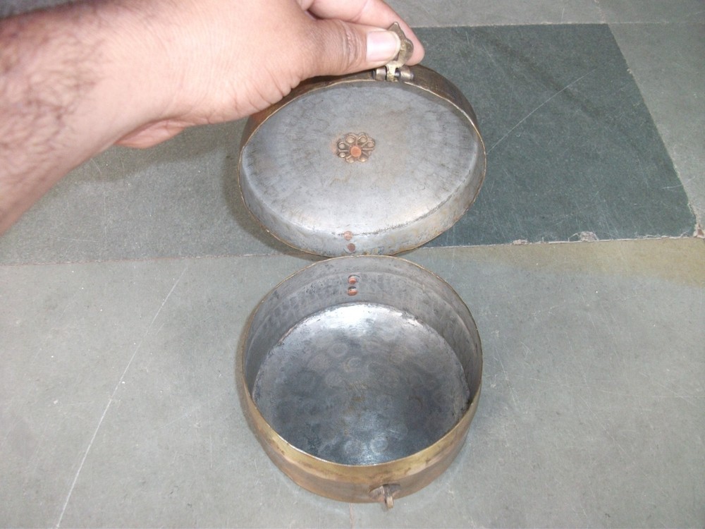 Vintage Brass Handcrafted Round Shape Solid Jewellery Box