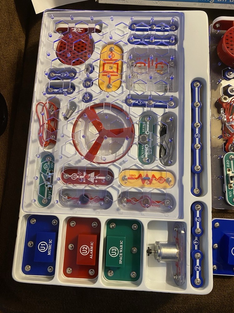 ALMOST 2 COMPLETE SETS!!! Elenco Electronic Snap Circuits Jr SC-100 STEM EUC!!