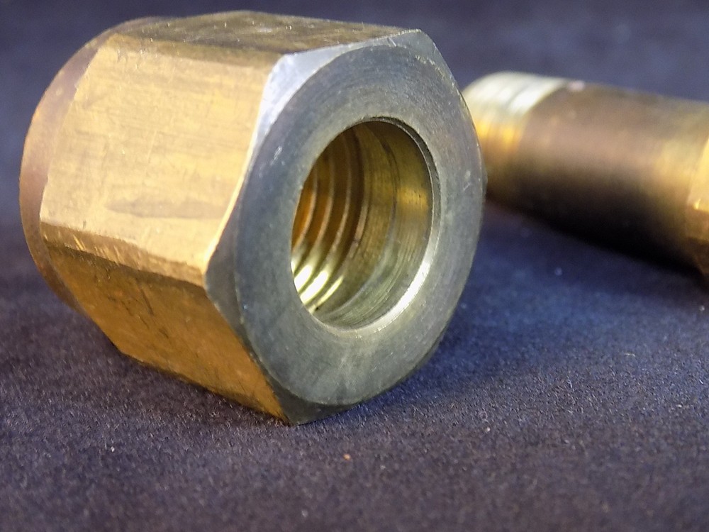 SOLID BRASS GAS REGULATOR INLET FITTING 5/8" female threads 1/2" male threads
