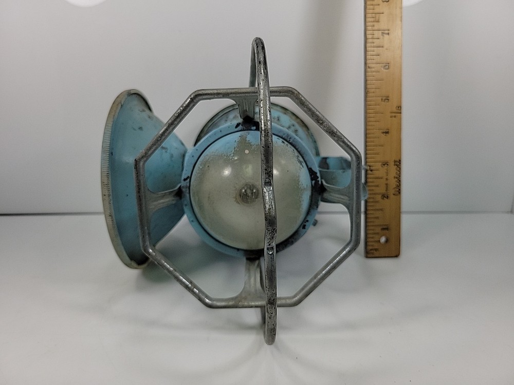 DELTA POWERLITE LANTERN - COMPLETE - LENS INTACT - IN GREAT SHAPE - UNTESTED