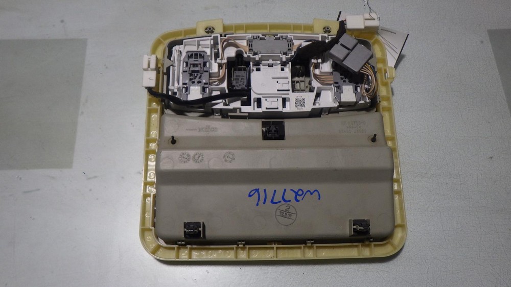 12 INFINITI G37 Front Console