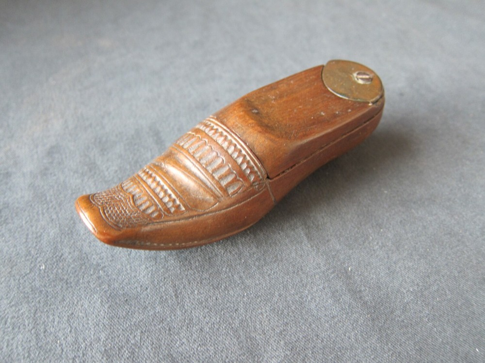 Antique 19th century  treen shoe snuffbox with locking system