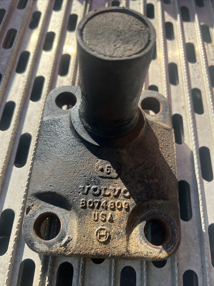 8074809 VOLVO VED12 ENGINE MOUNT ENGINE REAR