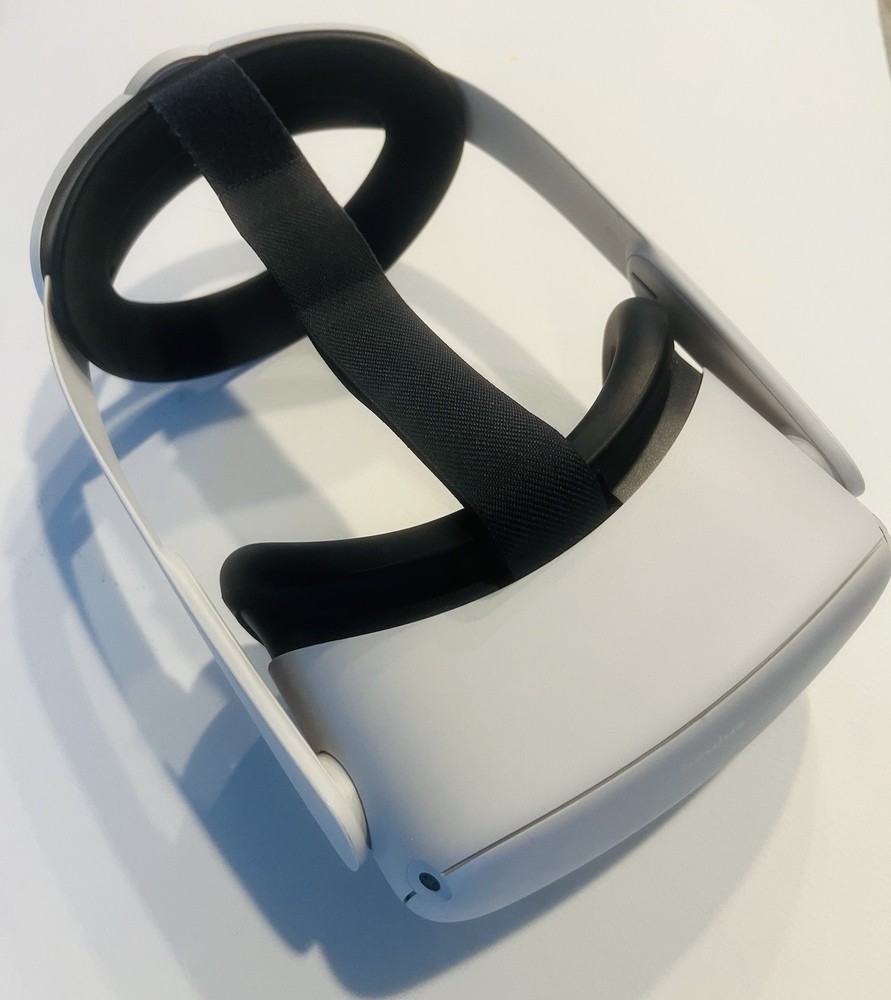 Meta Oculus Quest 2 128GB Virtual Reality Headset - White - With Oculus Case !!