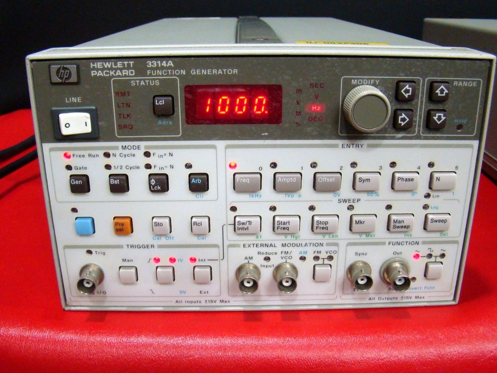 HP 3314A FUNCTION GENERATOR - 20 MHZ - TESTED