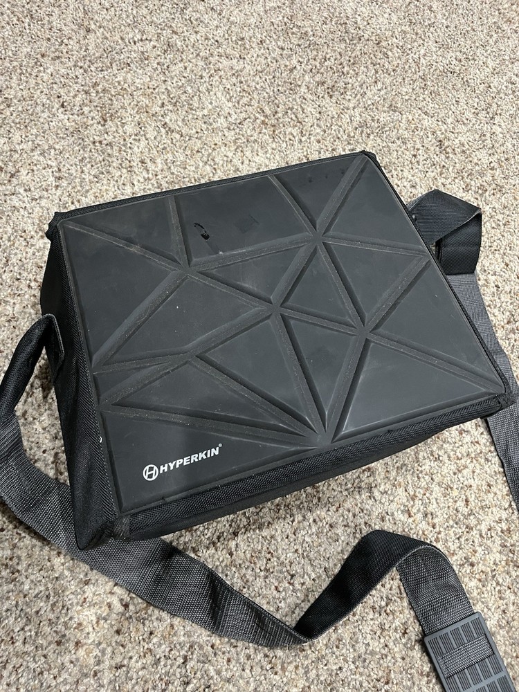 HTC Vive VR Headset + 2 Controllers + Hyperkin Hard Case - Good Condition!