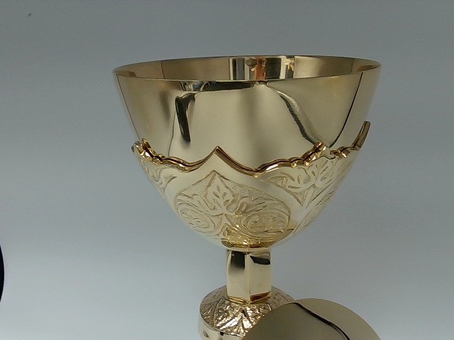 Autom Vine Embossed Chalice And Paten, Clear