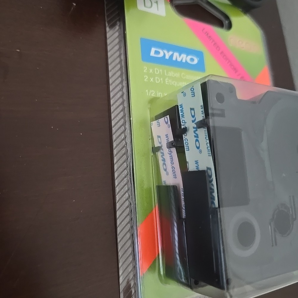 DYMO MobileLabeler Label Maker Bluetooth Bundle 11 New Cartridges 8 Are Neon