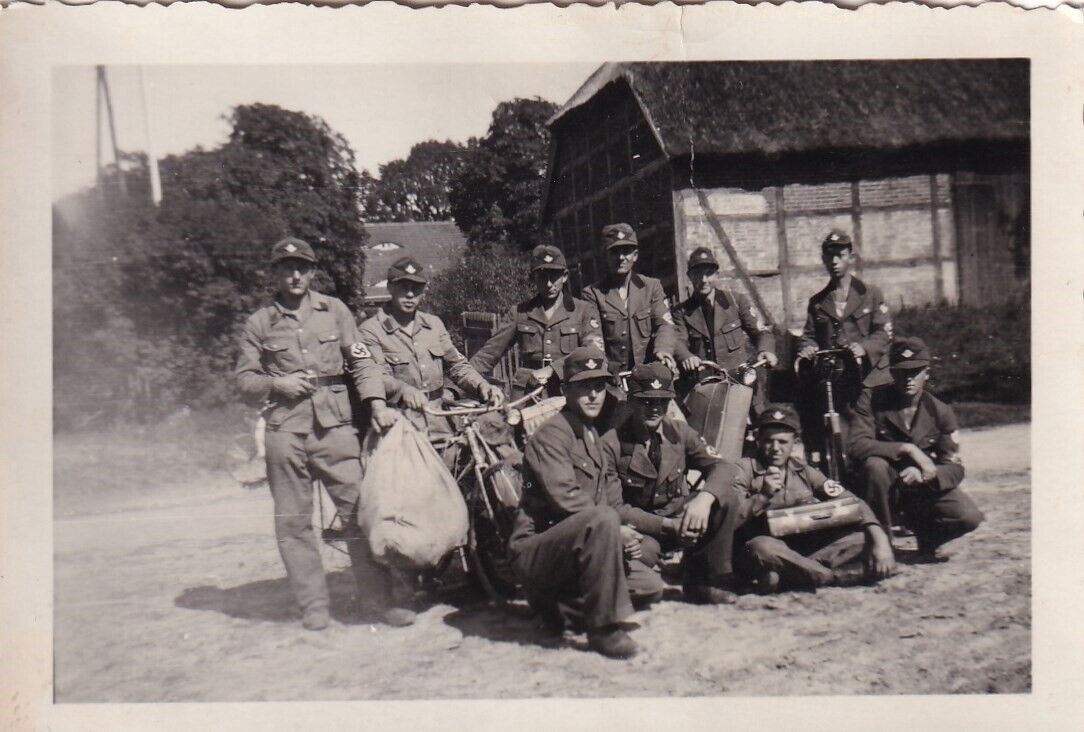 Original WWII Snapshot Photo GERMAN RAD LABOR TROOPS with MOTORCYCLES & GEAR 60