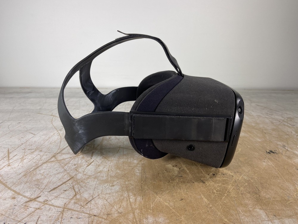 OCULUS QUEST 1 128GB VIRTUAL REALITY HEADSET - (NO CONTROLLERS)