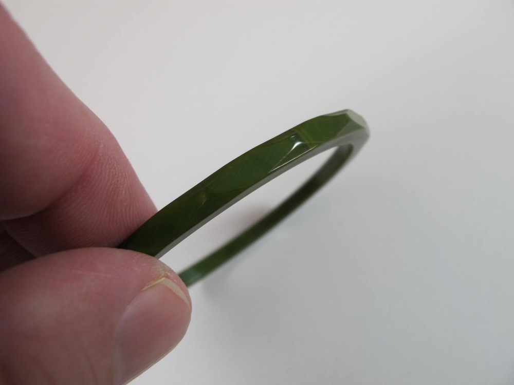GREEN TESTED BAKELITE BANGLE BRACELET