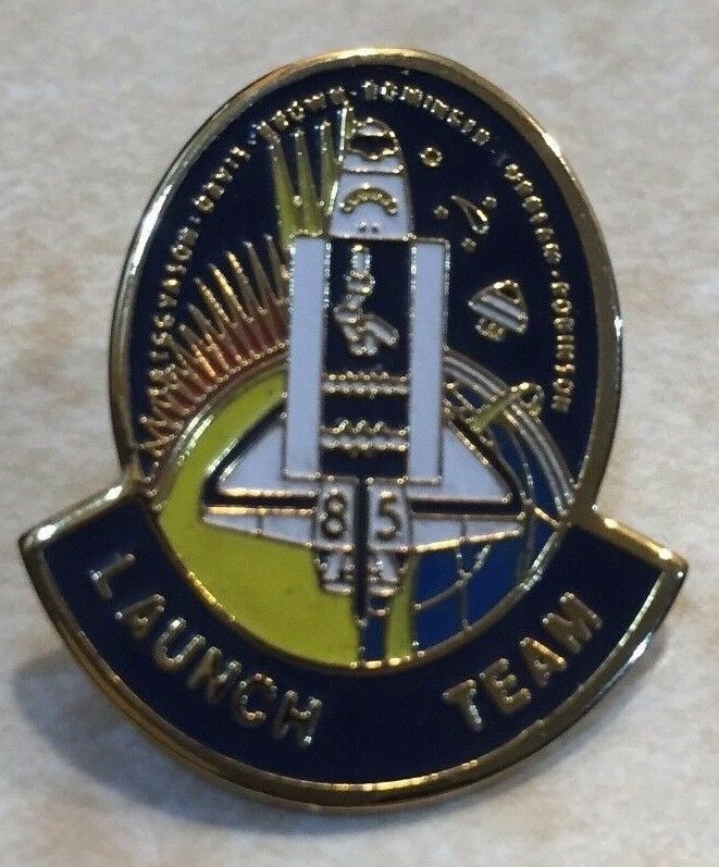 STS-85 SPACE SHUTTLE DISCOVERY LAUNCH TEAM PINBACK