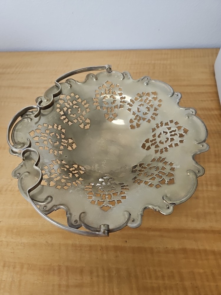 International Silver Co. Lovelace Pedestal Footed Dish w/Hinged Handle INDIA 11"